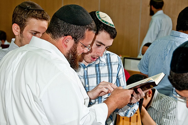 Rav reich with Students
